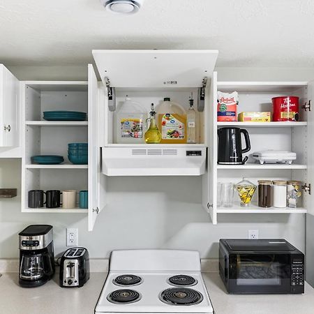 One Bedroom Apartment Moncton North ! מראה חיצוני תמונה